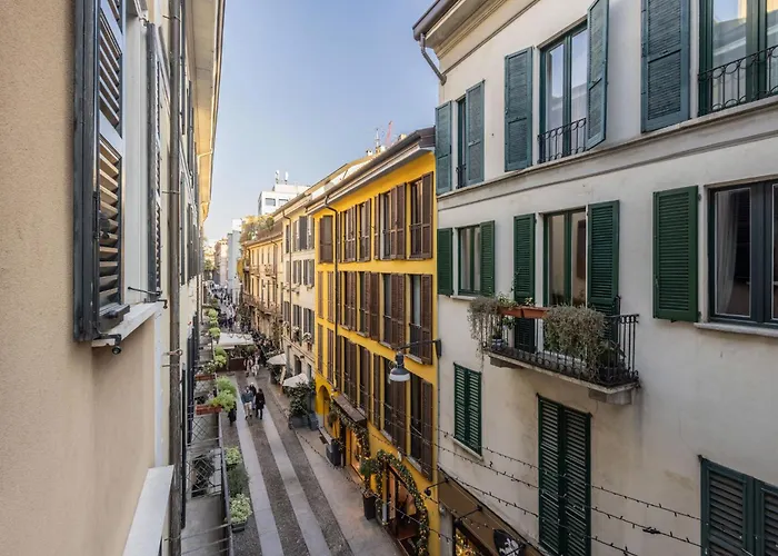 Brera Vicolo Fiori